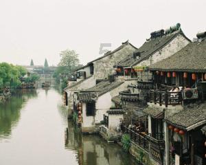 贾玲雷佳音“热辣”欢喜迎新春